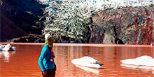 Lagoa vermelha ou lagoa de chocolate em Cusco