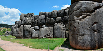 Sacsayhuamán e a torre de Muyucmarca